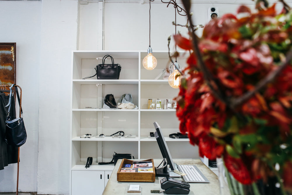 AALIS Boutique — minimal display shelves