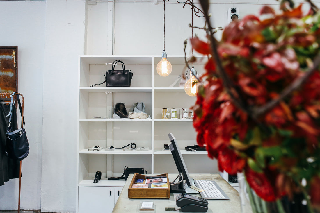 AALIS Boutique — minimal display shelves